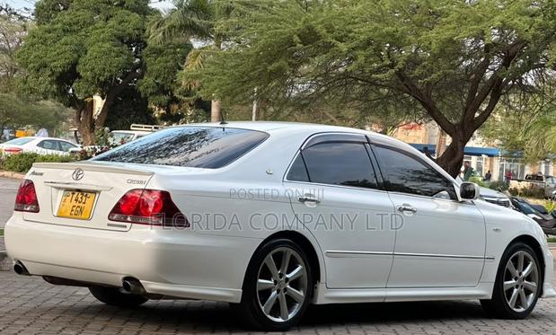Toyota Crown 2006 White