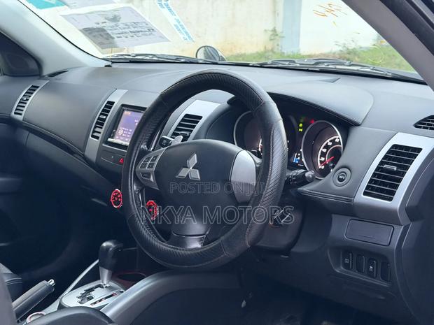 Mitsubishi Outlander 2011 Black