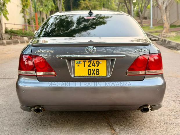 Toyota Crown 2007 Gray