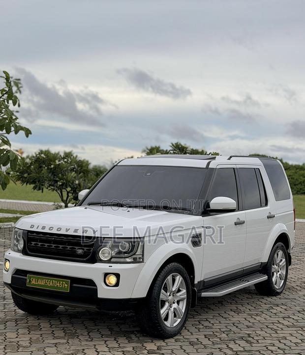 Land Rover Discovery 2012 White
