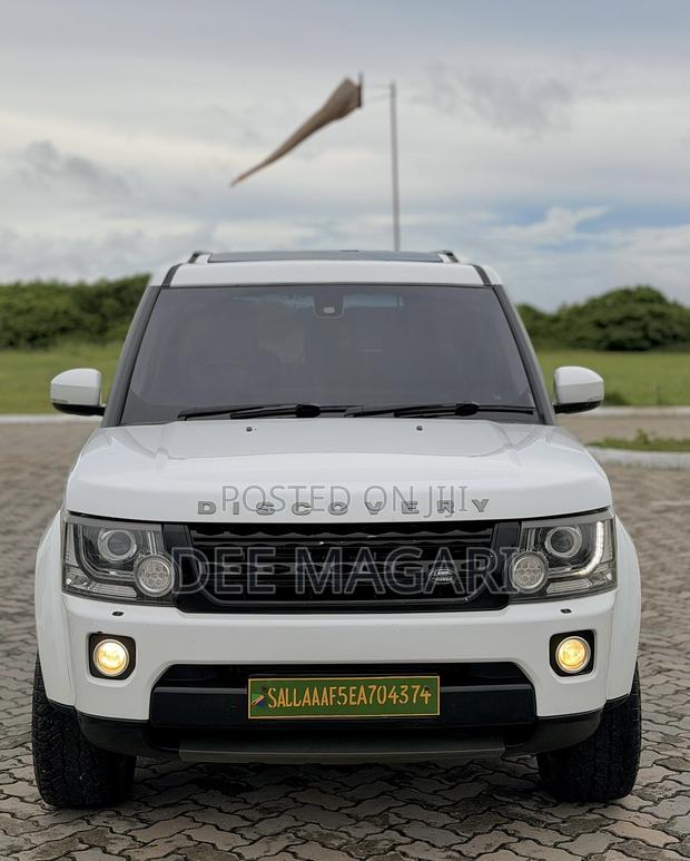 Land Rover Discovery 2012 White