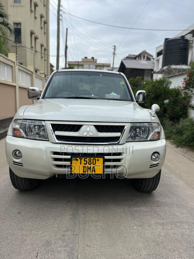 Mitsubishi Pajero 2005 White