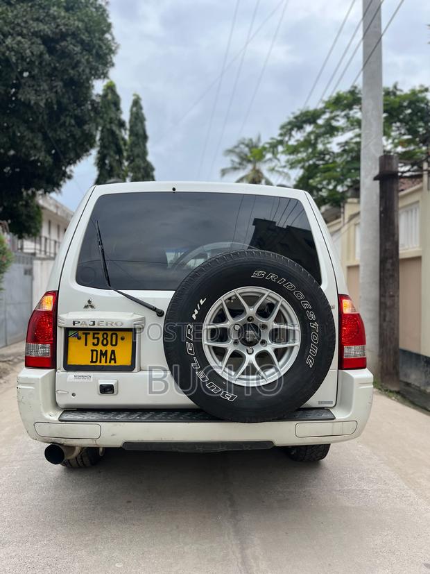 Mitsubishi Pajero 2005 White