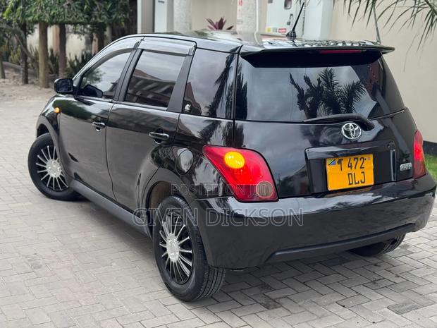 Toyota IST 2003