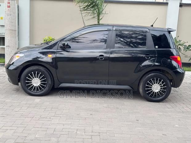 Toyota IST 2003