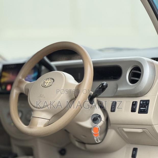 Toyota Porte 2007