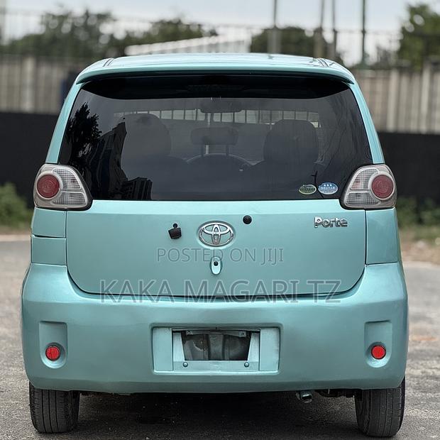 Toyota Porte 2007