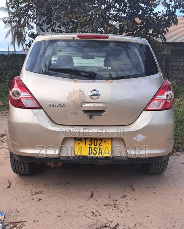 Nissan Tiida 2003 Beige