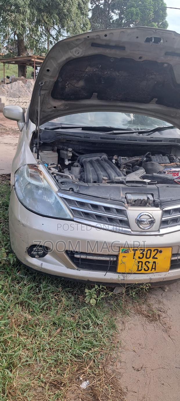 Nissan Tiida 2003 Beige