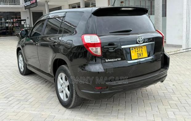 Toyota Vanguard 2010 Black