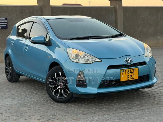 Toyota Aqua 2013 Blue