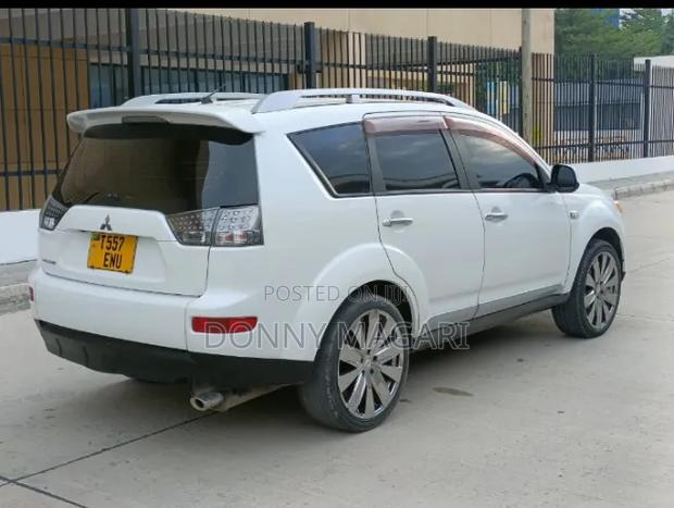 Mitsubishi Outlander 2010 White