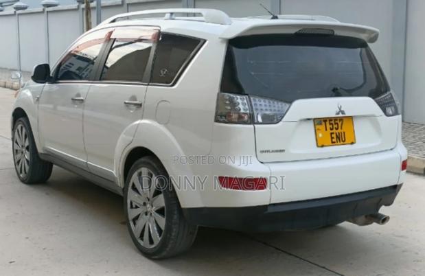 Mitsubishi Outlander 2010 White