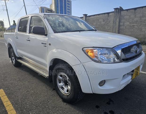 Toyota Hilux 2008 White