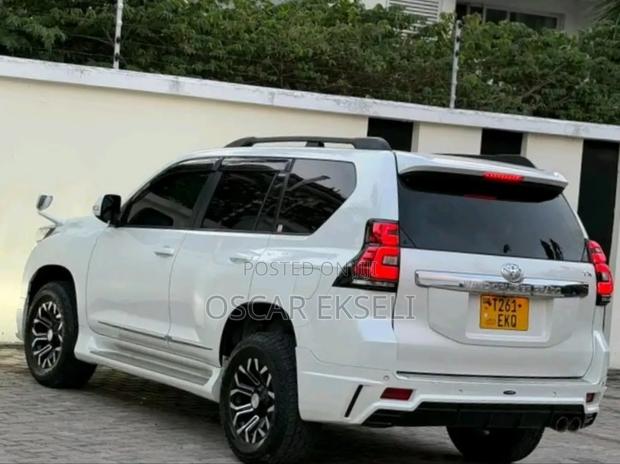 Toyota Land Cruiser Prado 2016 White