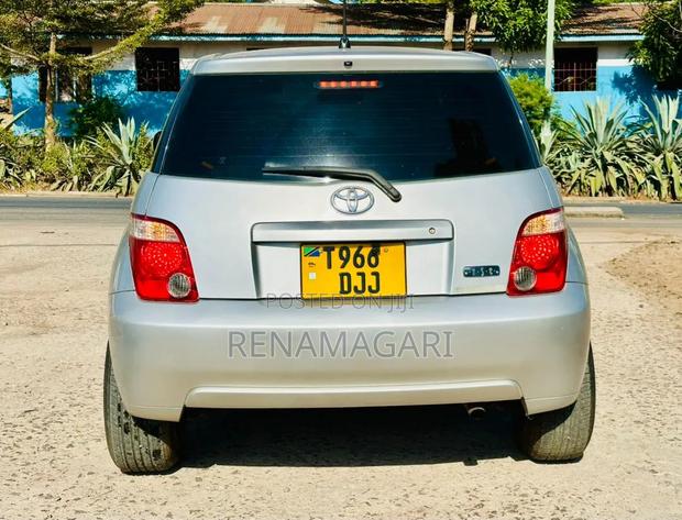 Toyota IST 2004 Silver