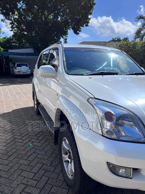 Toyota Land Cruiser Prado 2007 White