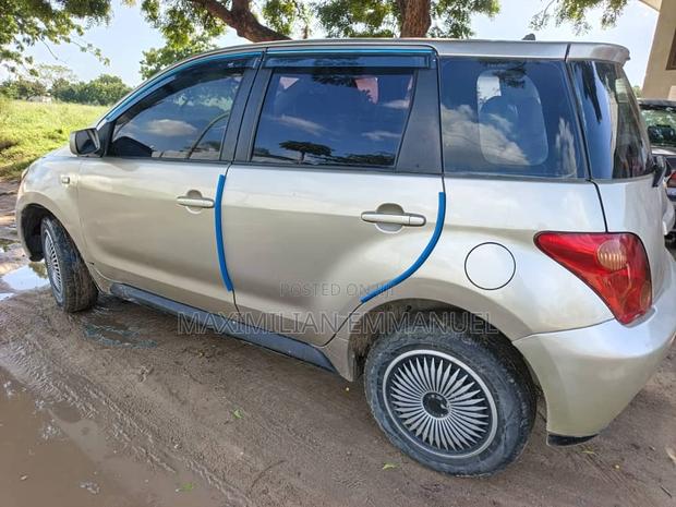 Toyota IST 2005 Brown