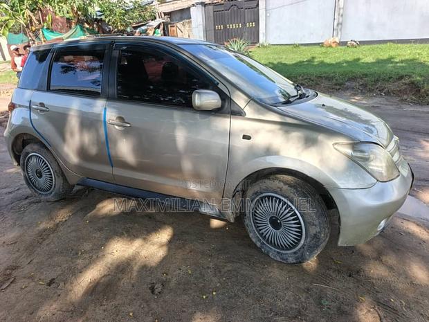 Toyota IST 2005 Brown