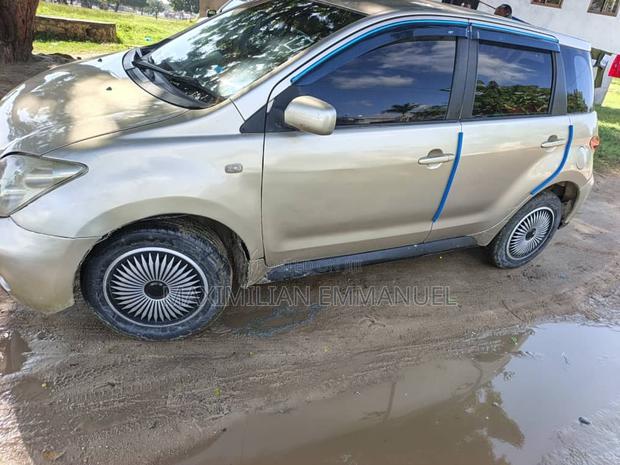 Toyota IST 2005 Brown