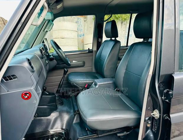 Toyota Land Cruiser 2022 Gray