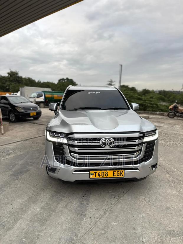 Toyota Land Cruiser 2023 Silver