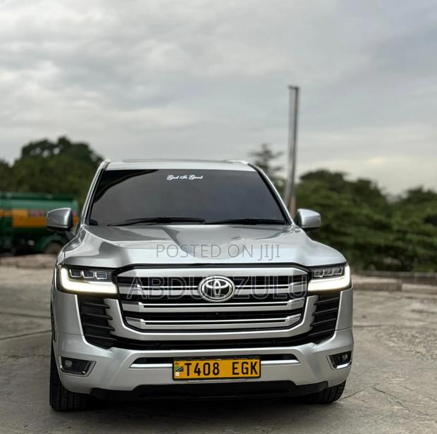 Toyota Land Cruiser 2023 Silver