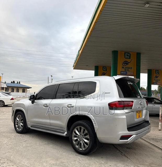Toyota Land Cruiser 2023 Silver