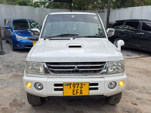 Mitsubishi Pajero 2005 White