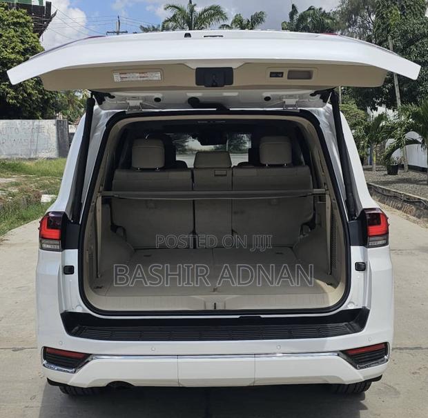 Toyota Land Cruiser LC300 2024 Pearl