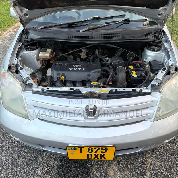 Toyota IST 2005 Silver