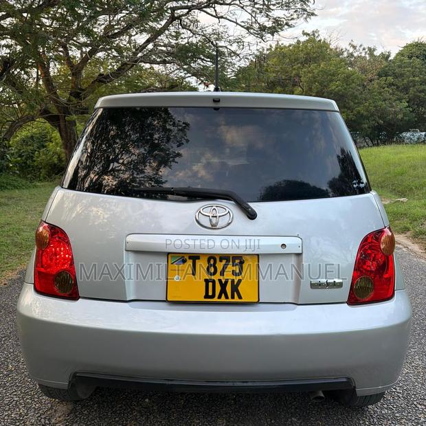 Toyota IST 2005 Silver