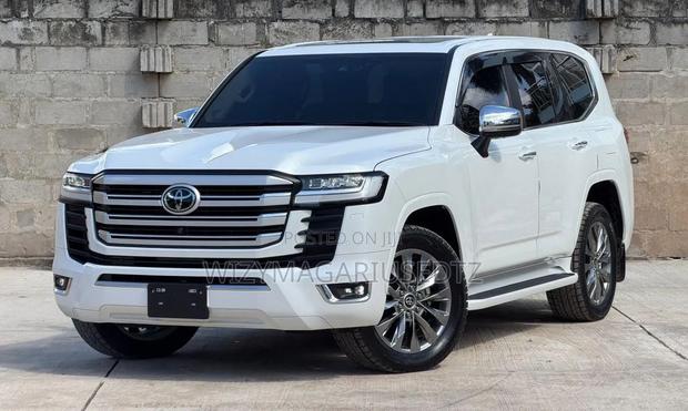 Toyota Land Cruiser 2024 Off white