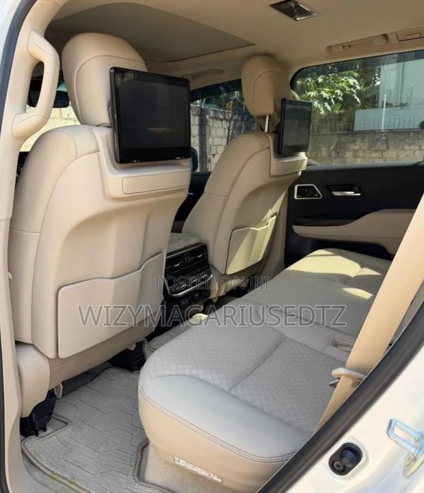 Toyota Land Cruiser 2024 Off white
