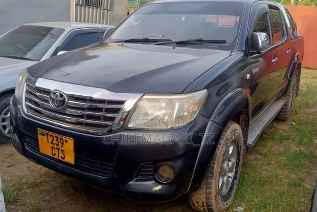 Toyota Hilux 2013 Gray