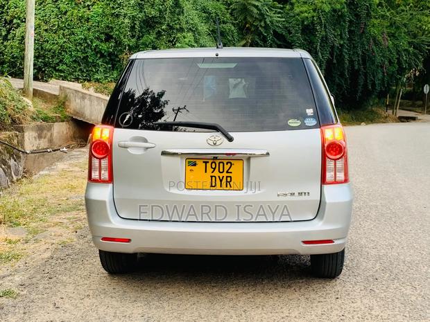 Toyota Raum 2005 Gray