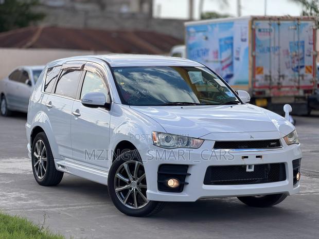 Mitsubishi Outlander 2011 White