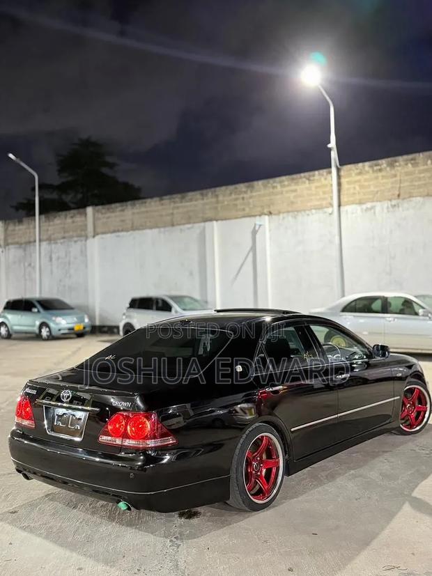 Toyota Crown 2006 Black
