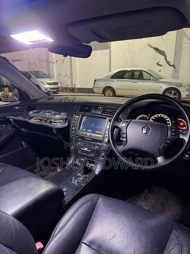 Toyota Crown 2006 Black