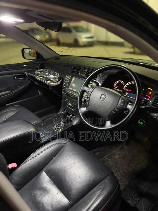 Toyota Crown 2006 Black