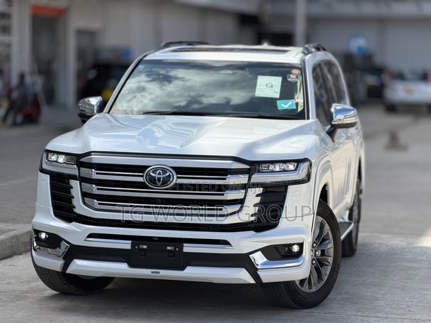 New Toyota Land Cruiser LC300 2025 White