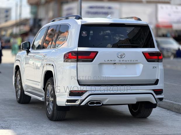 New Toyota Land Cruiser LC300 2025 White
