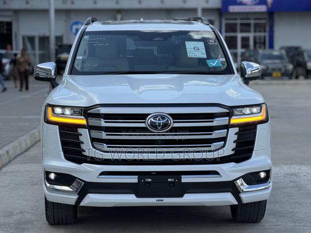New Toyota Land Cruiser LC300 2025 White