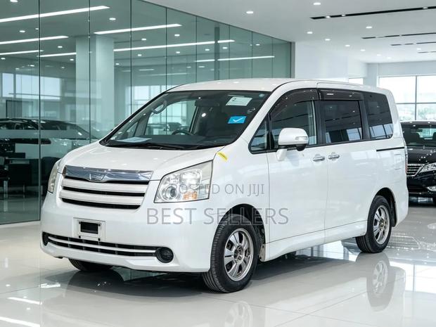 Toyota Noah 2009 White