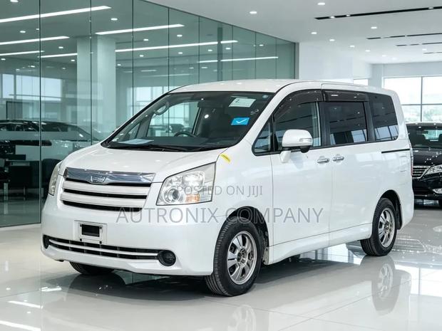 Toyota Noah 2009 White