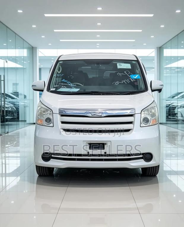 Toyota Noah 2009 White