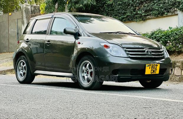 Toyota IST 2005 Gray