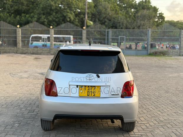 Toyota IST 2004 Silver