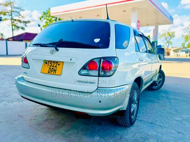 Toyota Harrier 2002 White