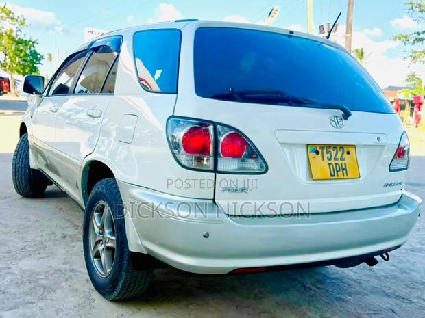 Toyota Harrier 2002 White